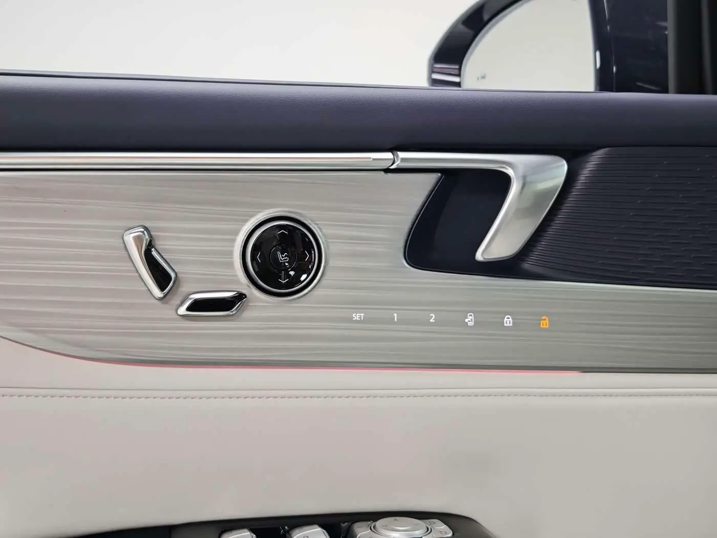 Buick GL8 New Energy 2025 — Фото 15/20