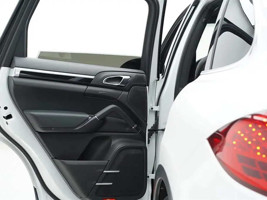 Porsche Cayenne 2013 — Photo 12/20
