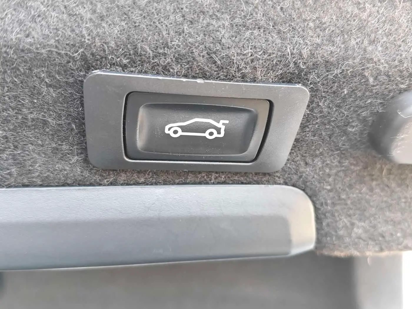Audi A4L 2025 — Фото 11/14