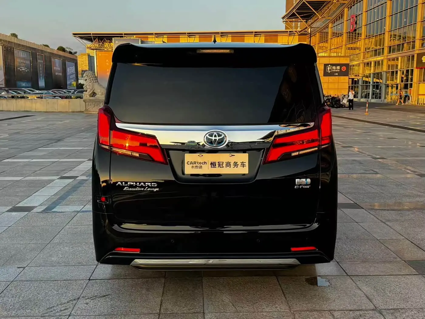 Toyota Alphard 2022 — Фото 8/19
