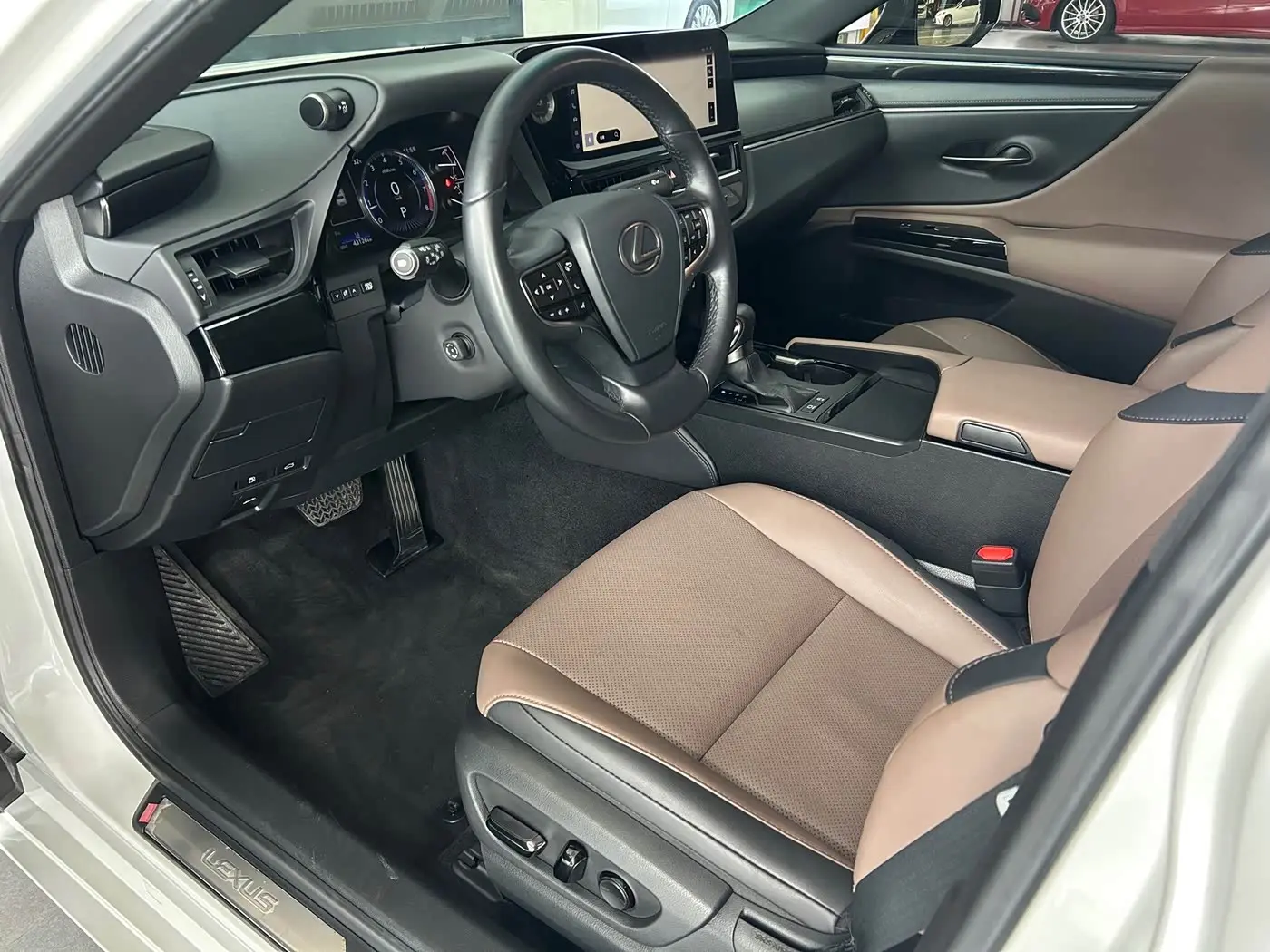 Lexus ES 2023 — Фото 10/20