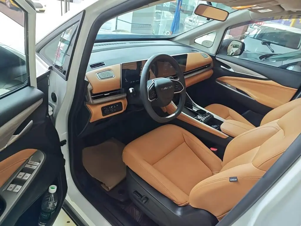 SAIC Maxus Maxus G50 PHEV 2025 — Фото 16/20
