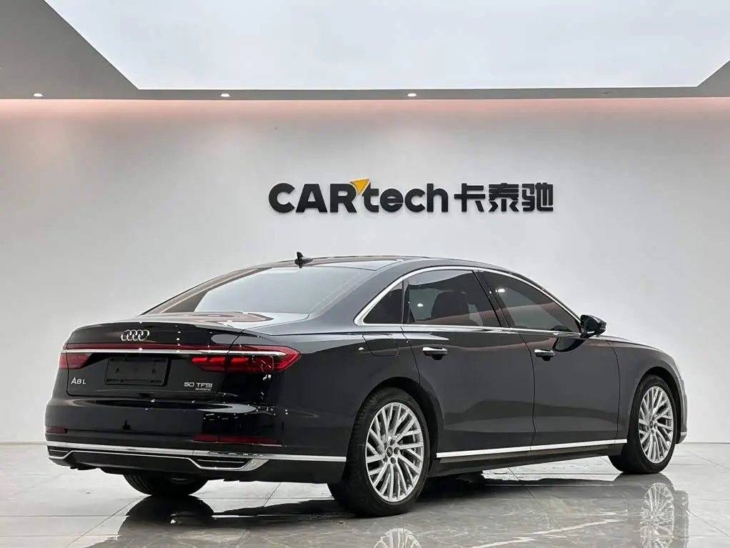 Audi A8 2022 — Фото 5/17