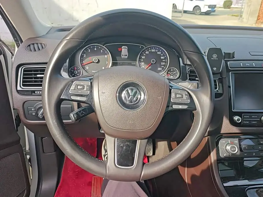 Volkswagen Touareg 2016 — Photo 15/16