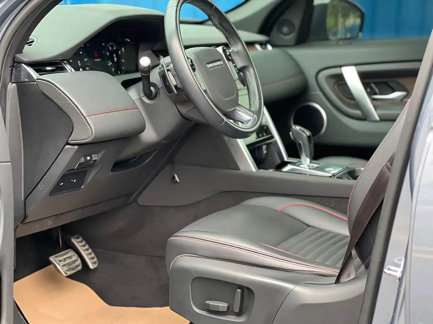 Land Rover Discovery Sport 2020 — Фото 11/14