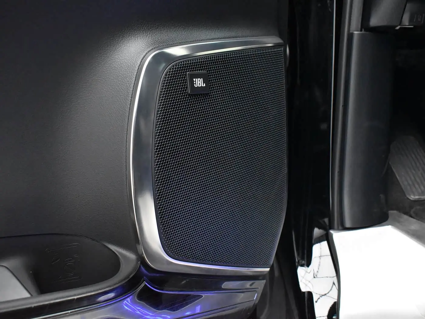 Toyota Vellfire 2022 — Photo 18/20