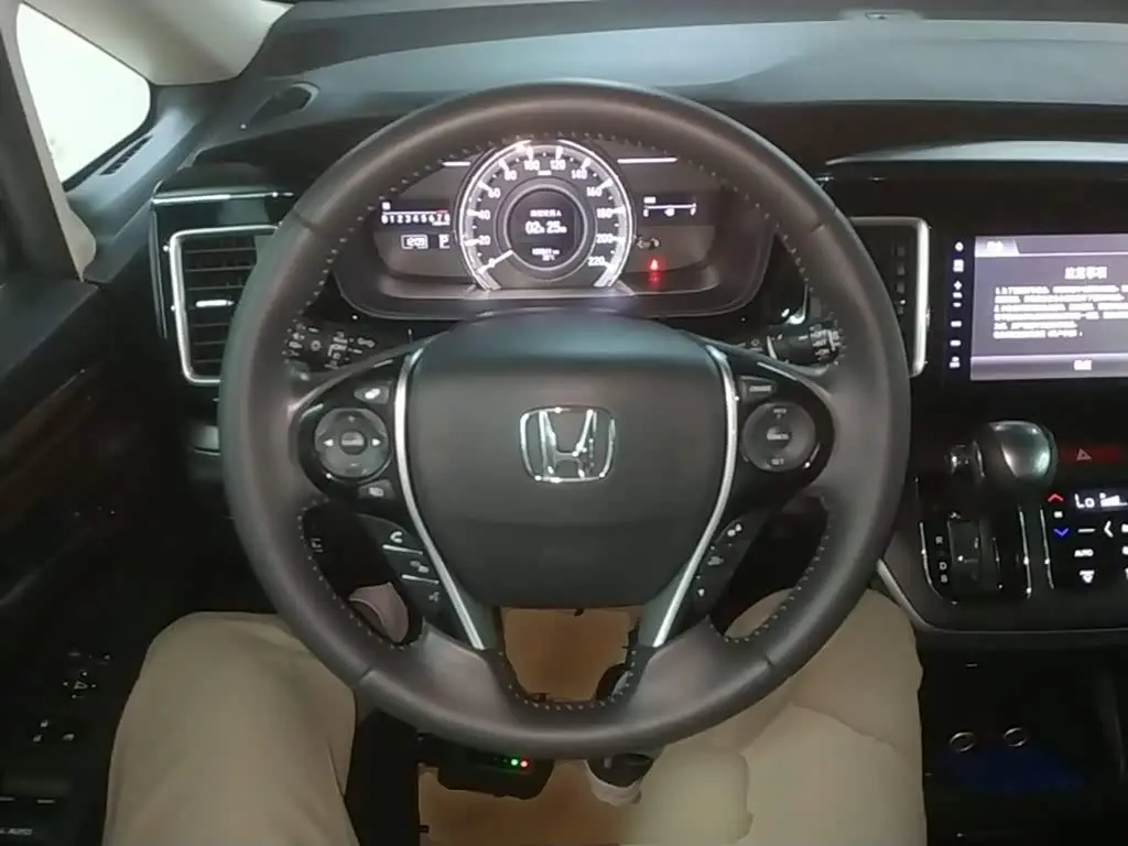 Honda Elysion 2017 — Photo 11/20