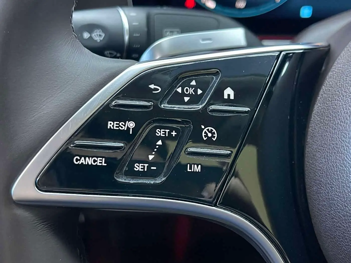 Mercedes-Benz E-Class 2023 — Photo 7/20