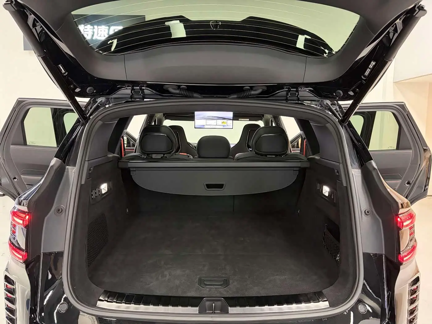 ZEEKR 8X 2026 — Photo 18/20