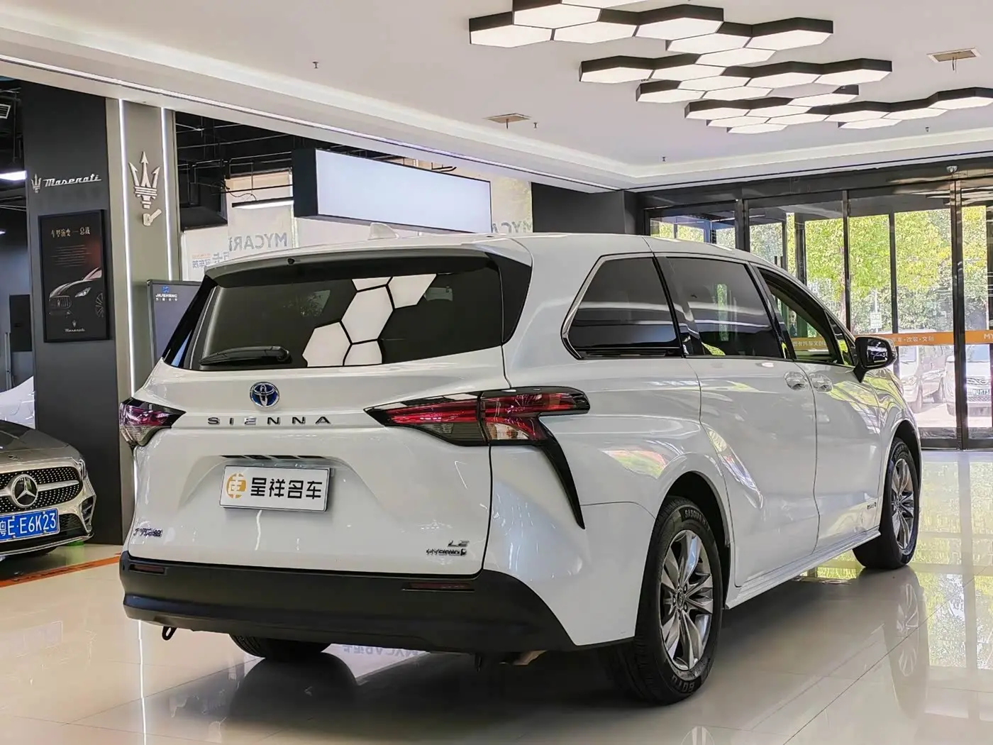 Toyota Sienna 2024 — Photo 6/18