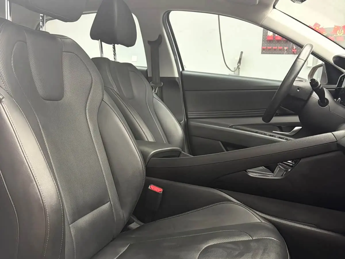 Hyundai Elantra 2022 — Photo 11/20