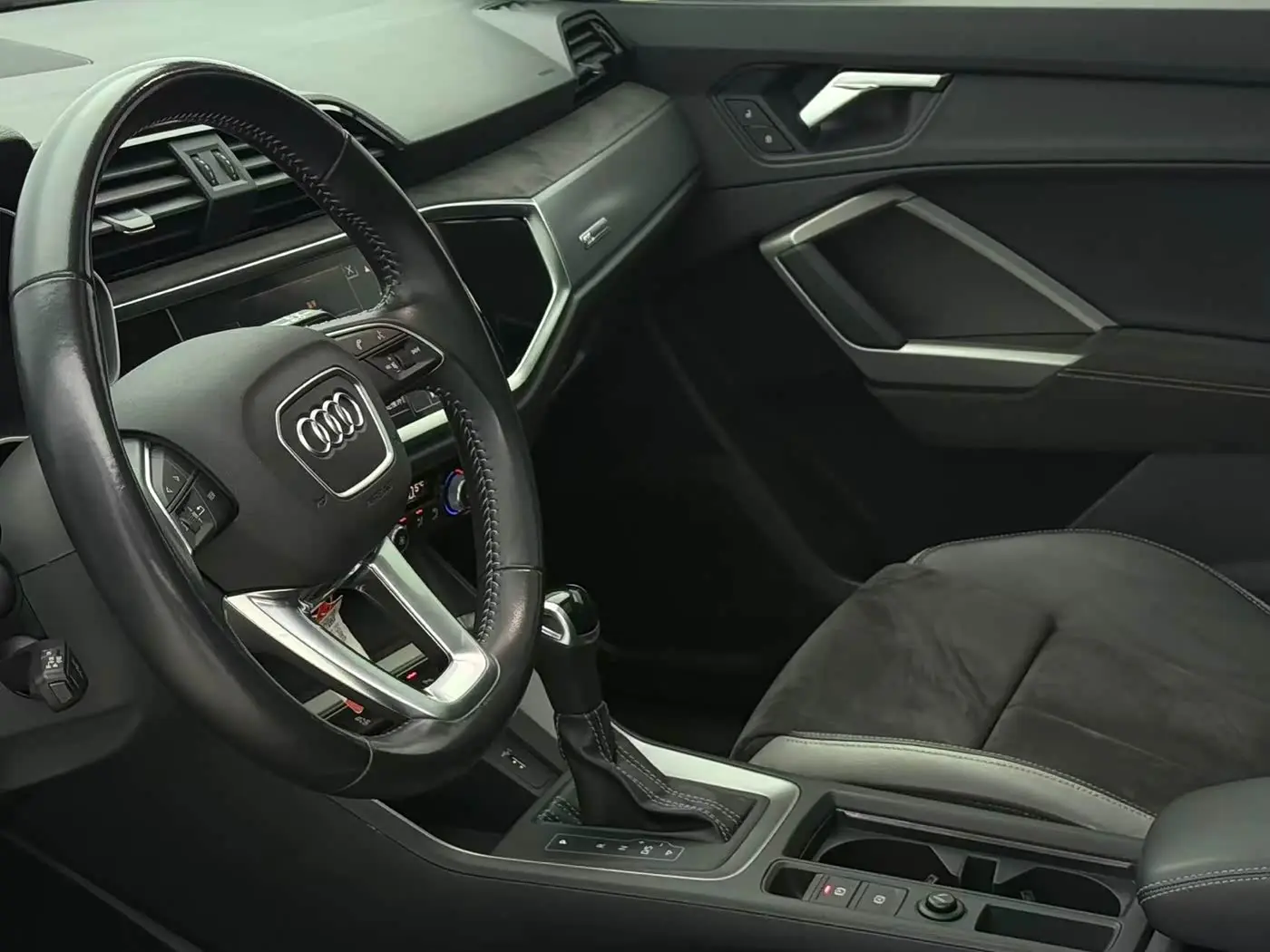 Audi Q3 2021 — Фото 13/20