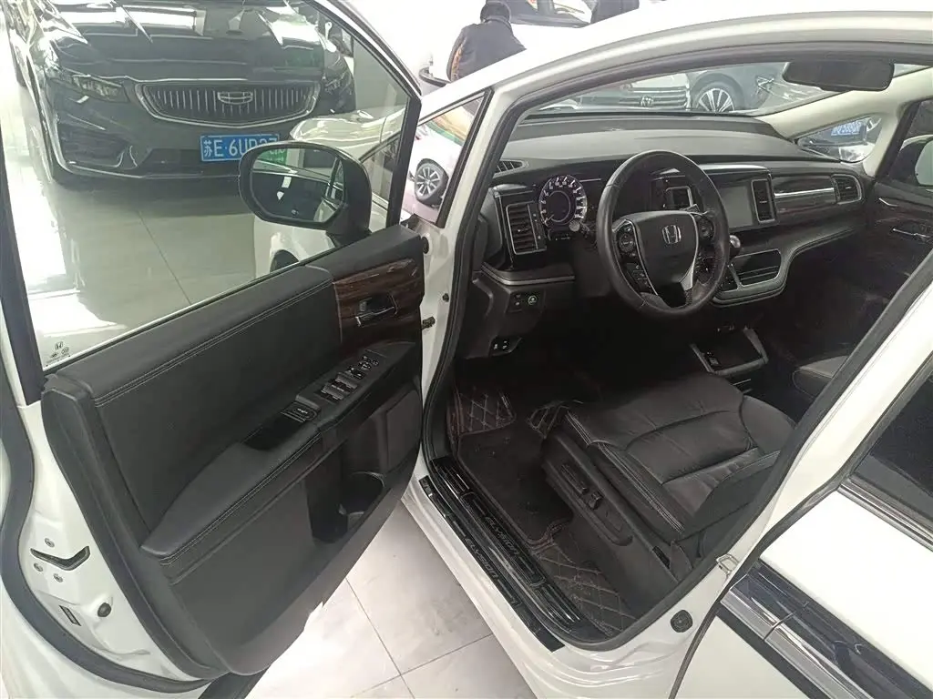 Honda Elysion 2018 — Photo 16/20