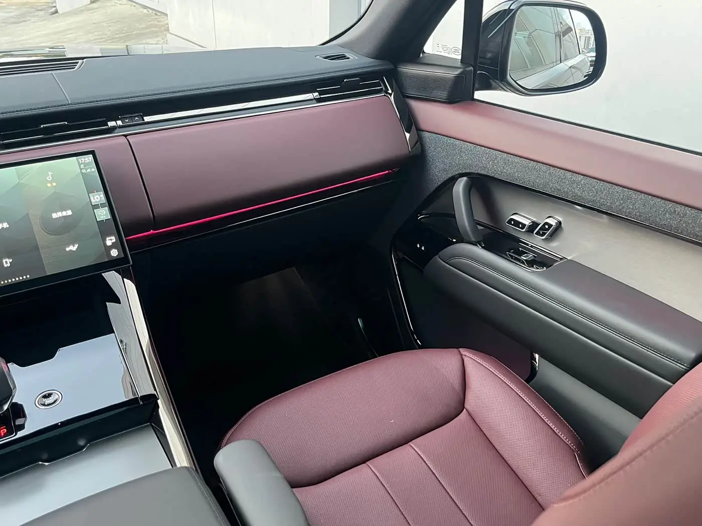 Land Rover Range Rover Sport 2025 — Фото 8/12