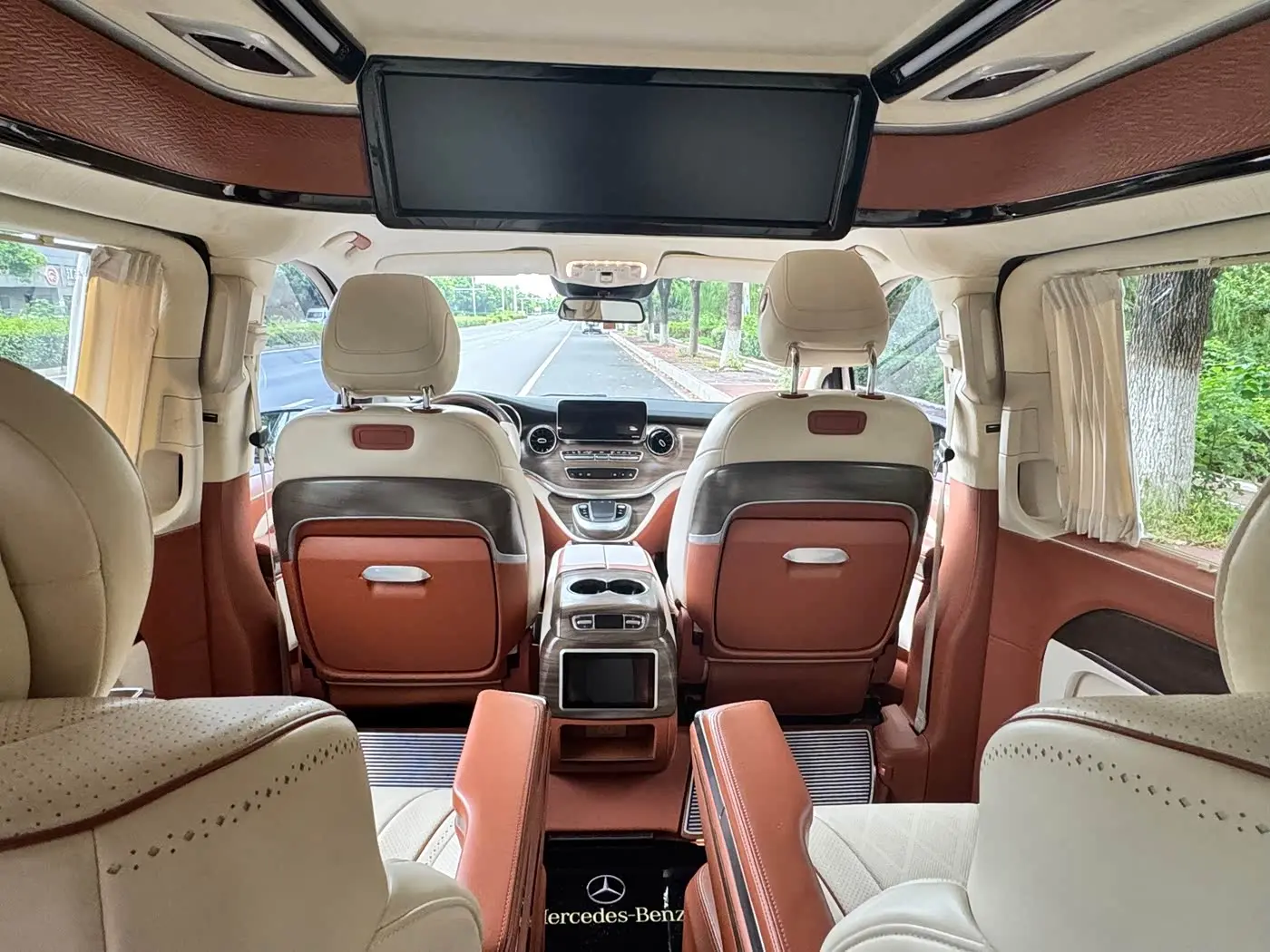 Mercedes-Benz V-Class 2022 — Photo 10/11
