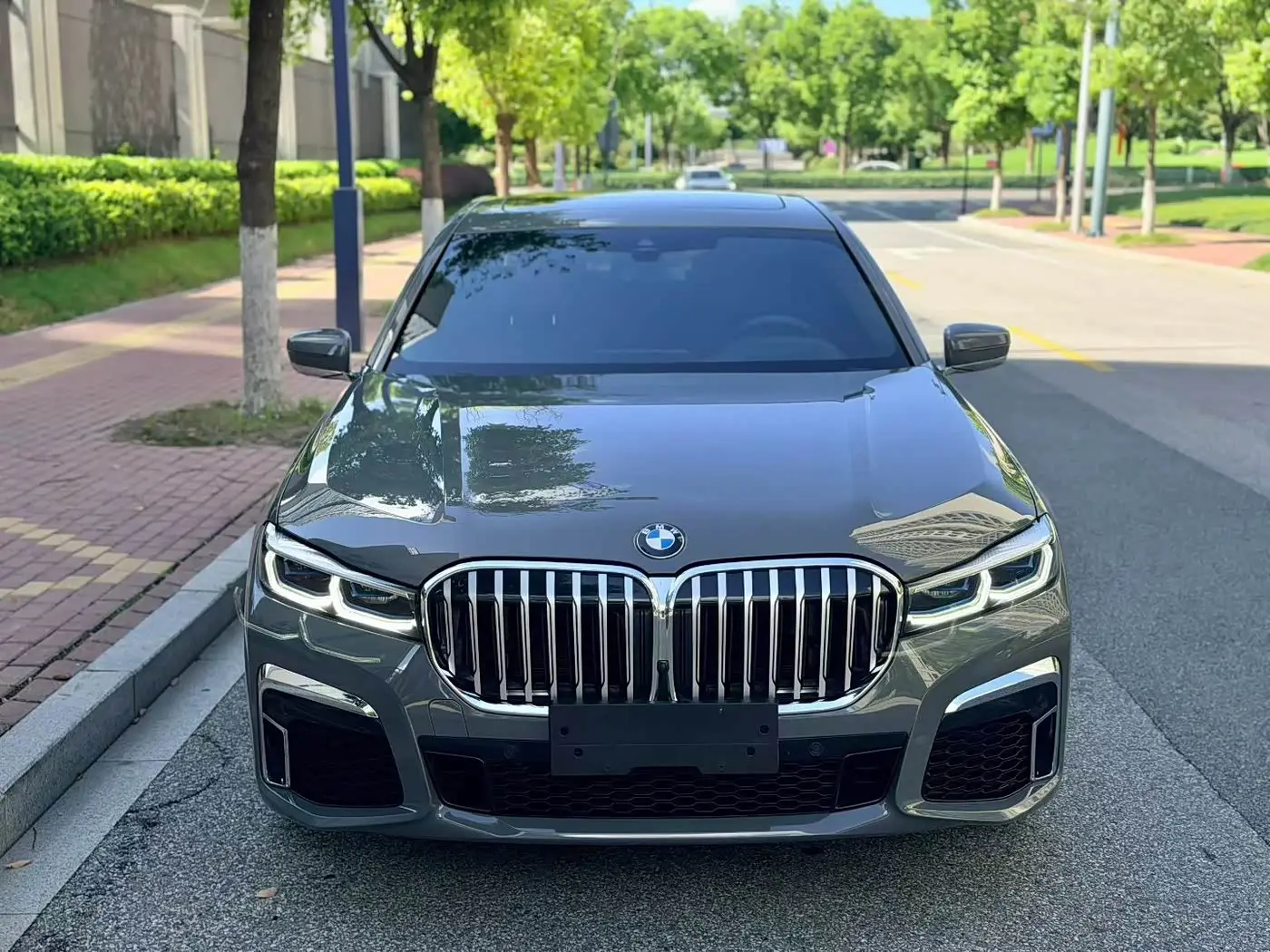 BMW 7 Series 2021 — Photo 2/15