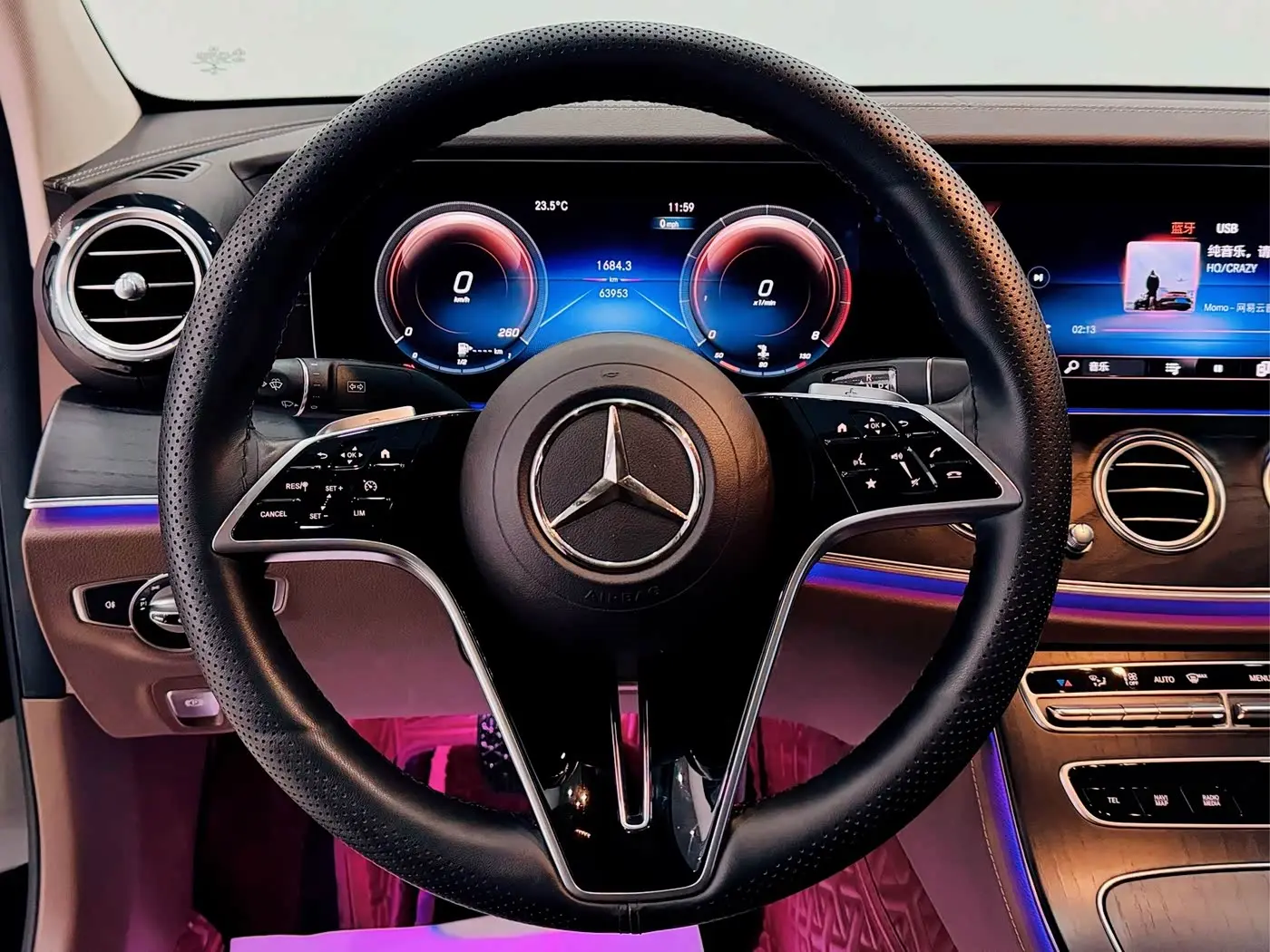 Mercedes-Benz E-Class 2022 — Photo 9/19