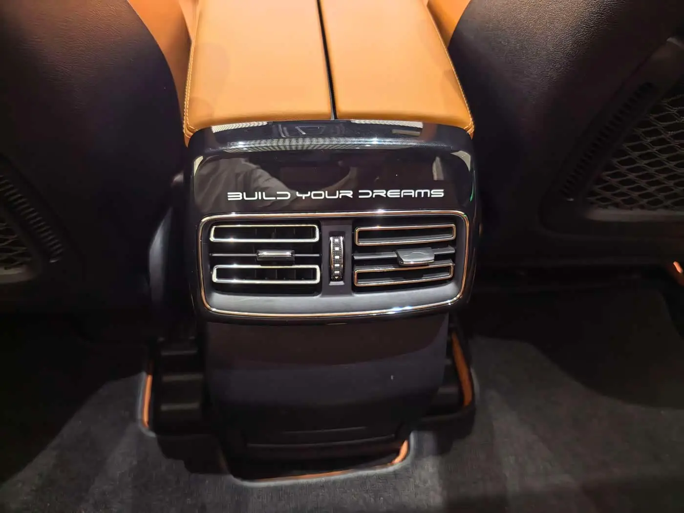 BYD Tang New Energy 2023 — Photo 17/20