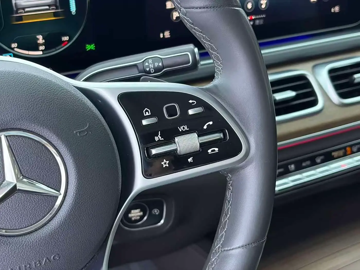 Mercedes-Benz GLE 2019 — Photo 19/20