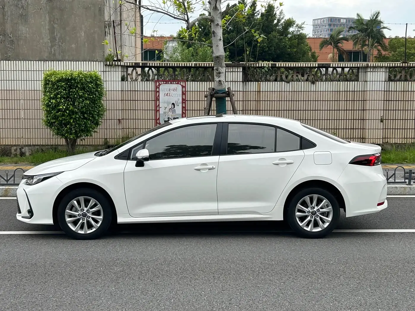 Toyota Corolla 2025 — Фото 8/9