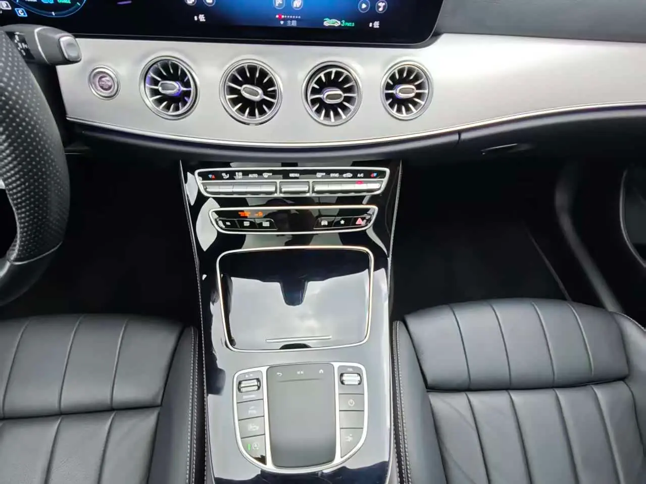 Mercedes-Benz E-Class 2021 — Photo 10/20