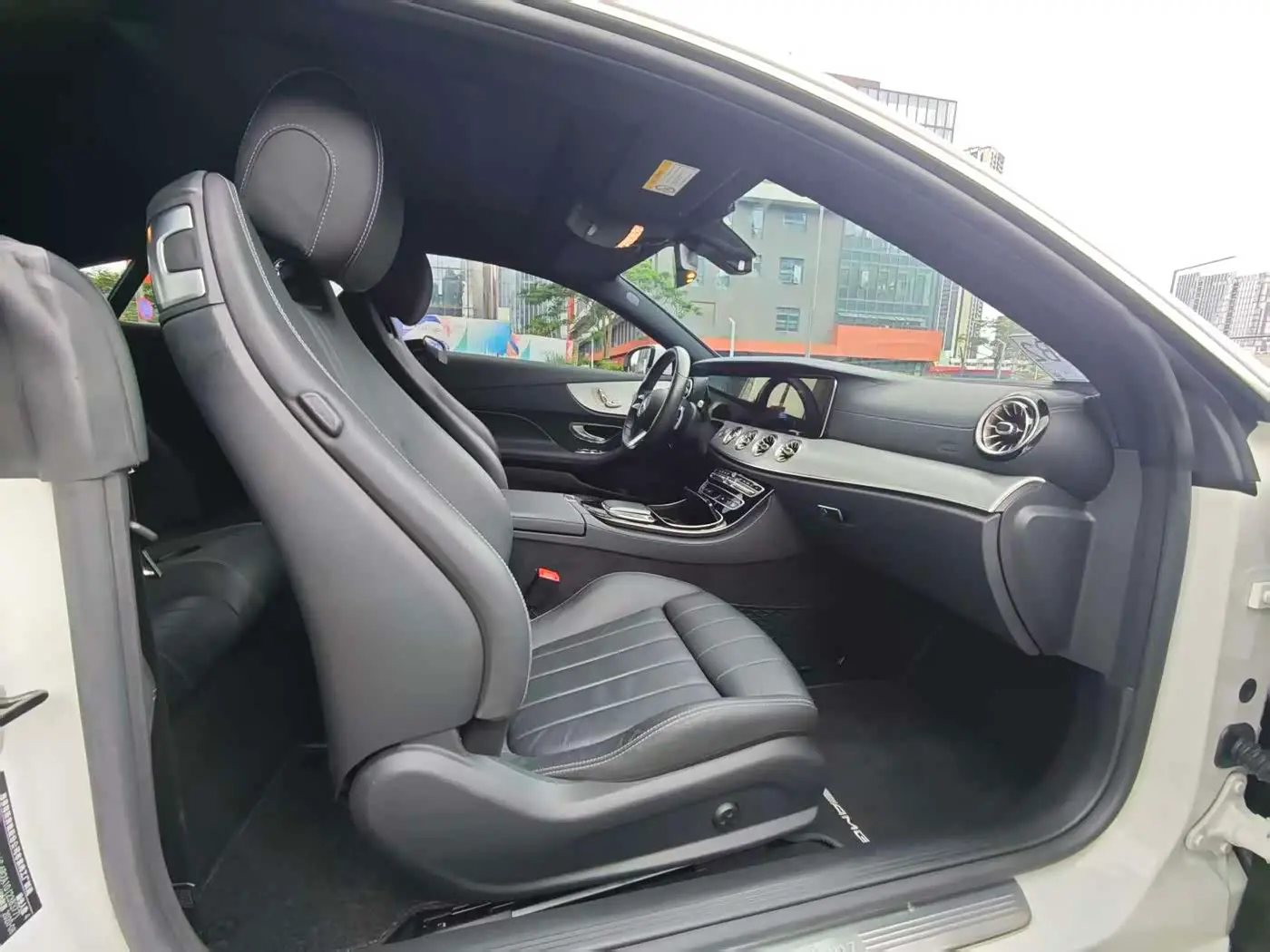 Mercedes-Benz E-Class 2021 — Photo 11/20