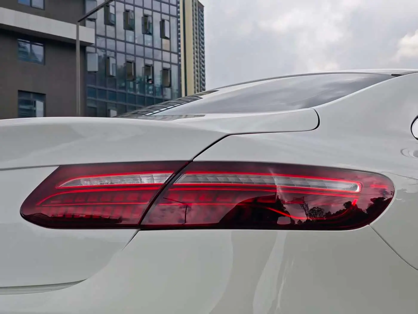 Mercedes-Benz E-Class 2021 — Photo 19/20