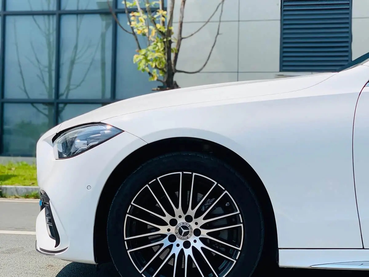 Mercedes-Benz C-Class 2024 — Photo 11/20