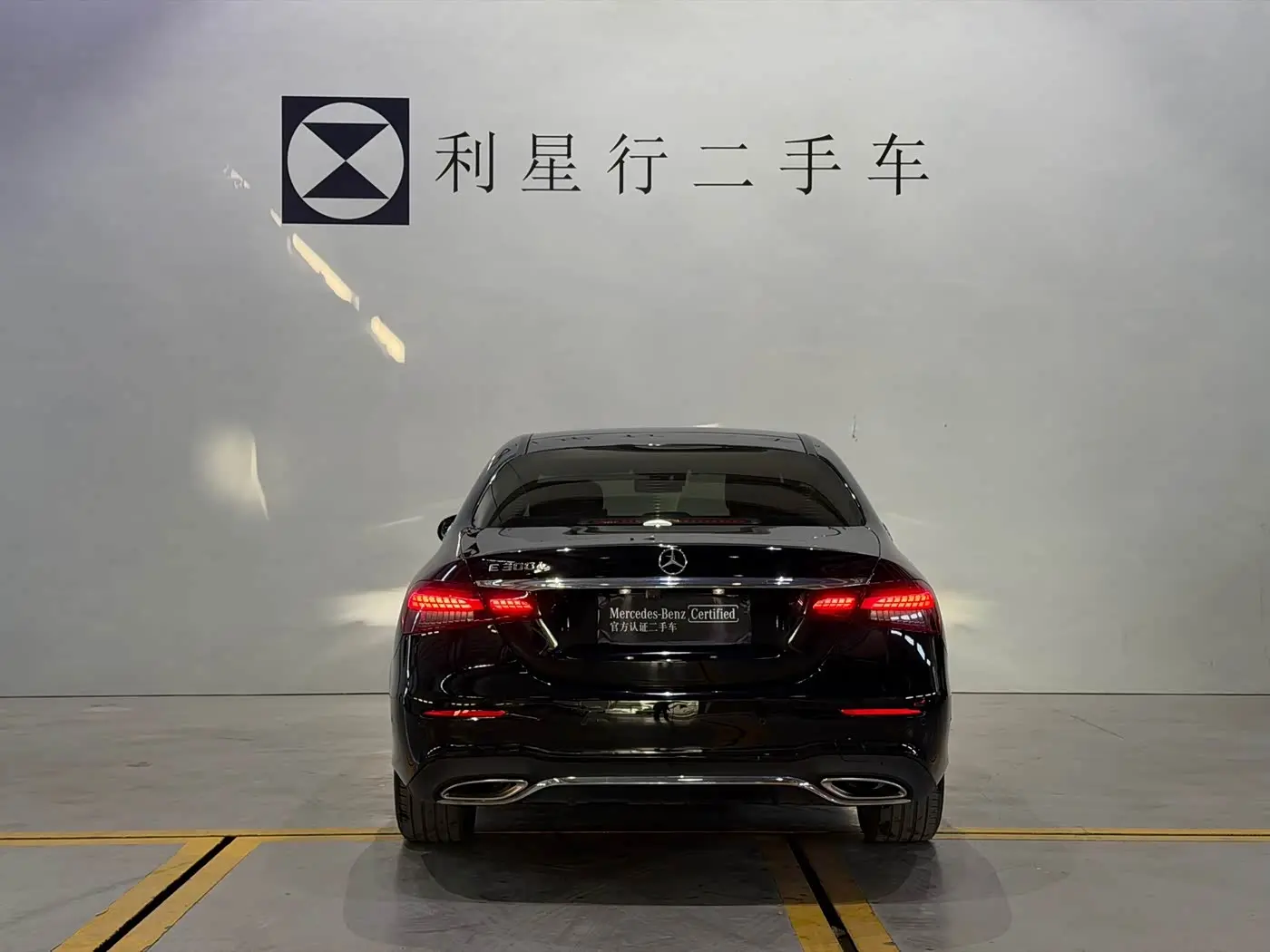 Mercedes-Benz E-Class 2022 — Photo 17/19
