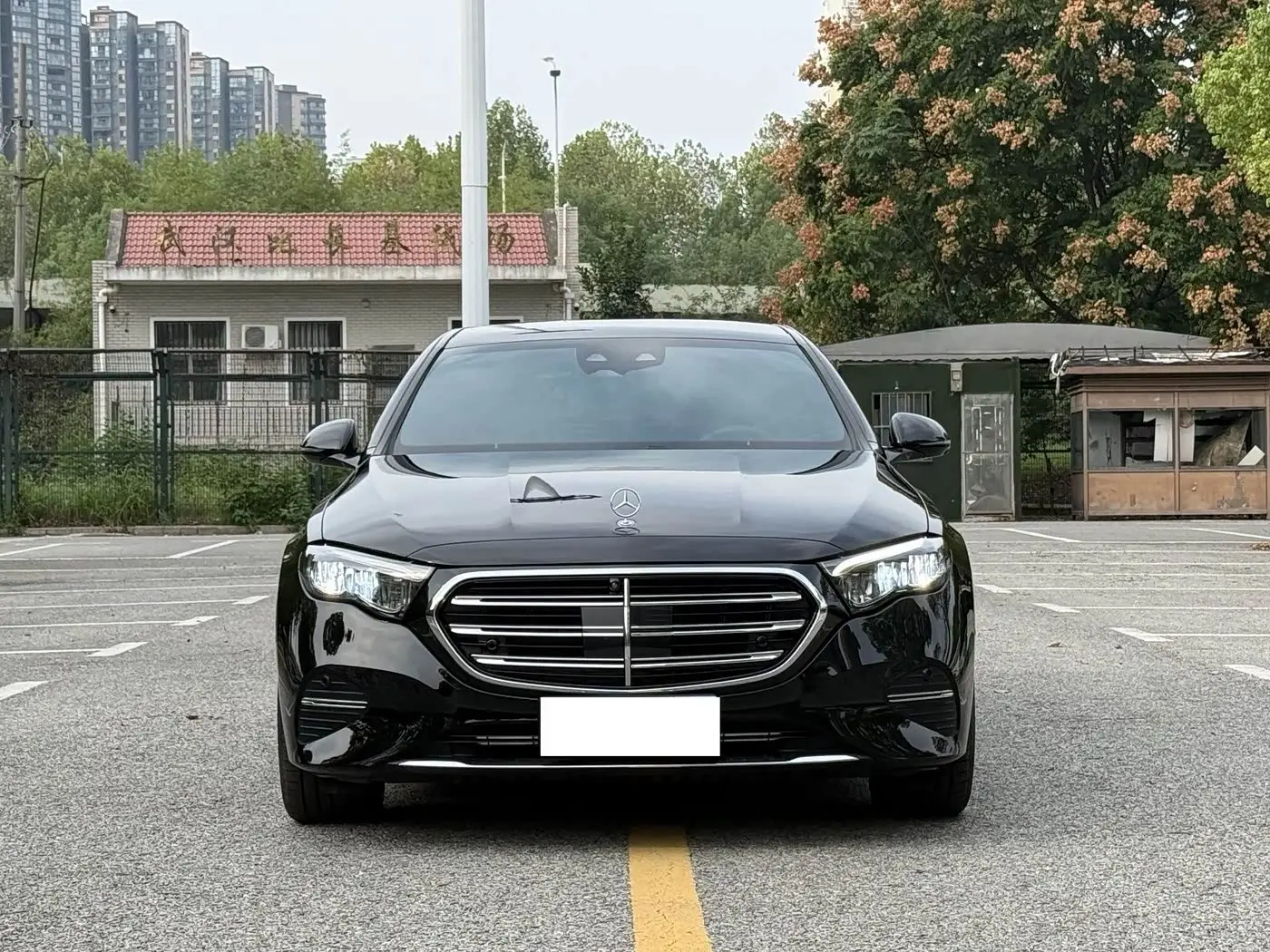 Mercedes-Benz E-Class 2025 — Photo 2/16