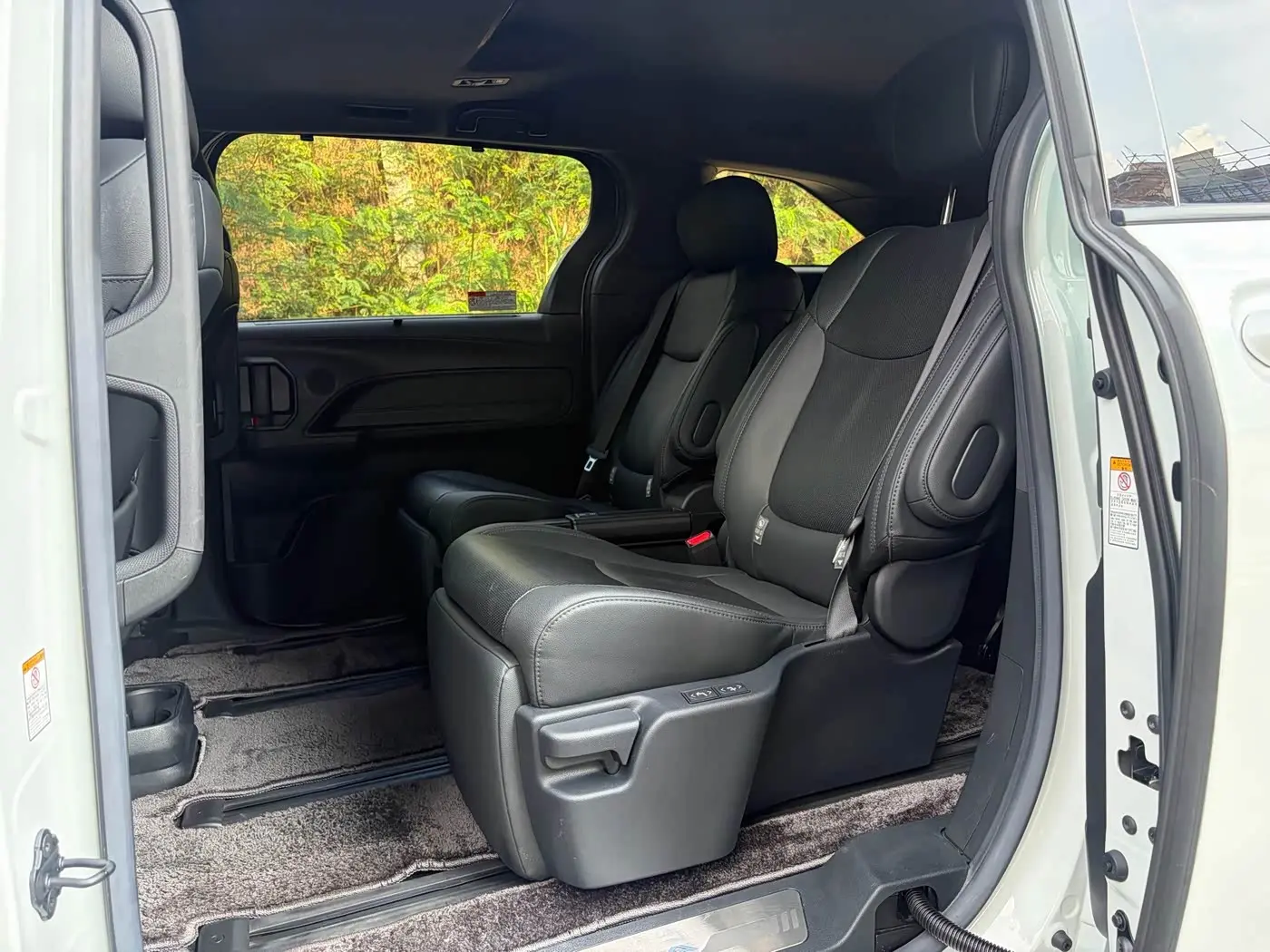Toyota Sienna 2022 — Photo 5/9