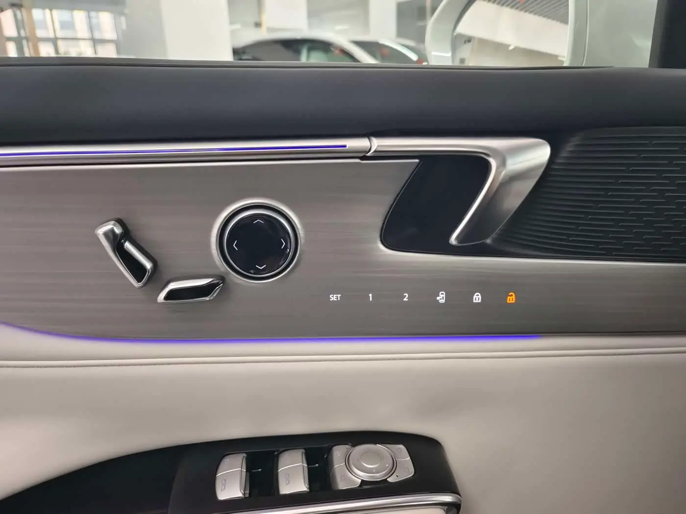 Buick GL8 New Energy 2025 — Фото 10/20