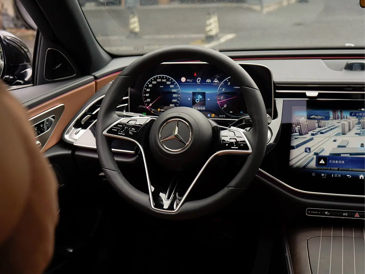 Mercedes-Benz E-Class 2024 — Photo 18/20