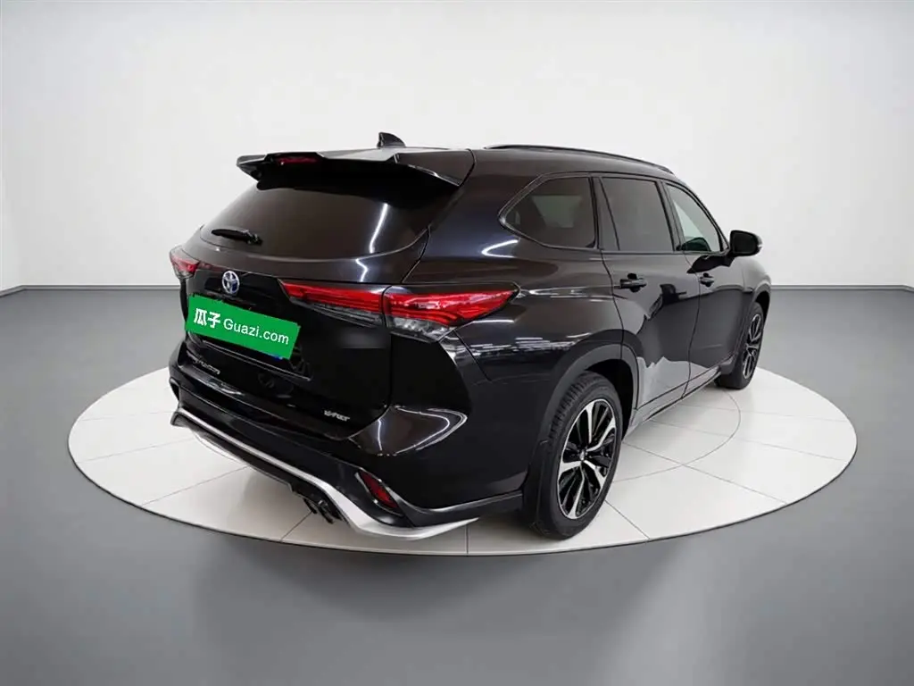 Toyota Crown Kluger 2022 — Photo 7/20