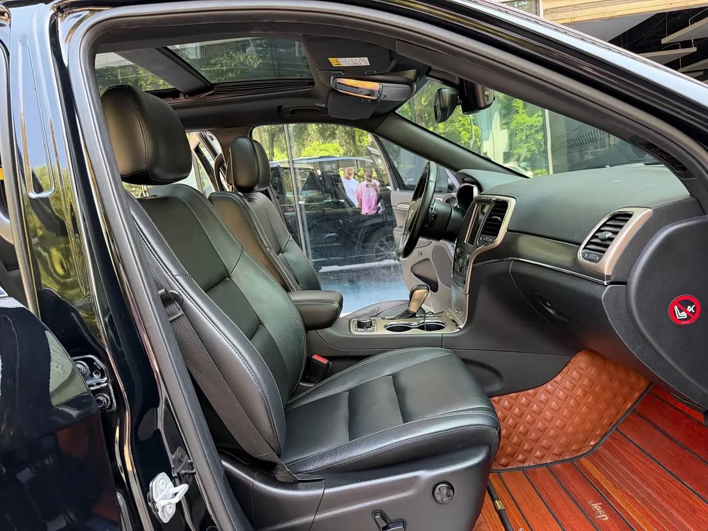 Jeep Grand Cherokee 2017 — Photo 12/18