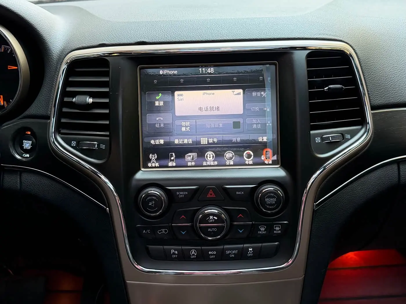 Jeep Grand Cherokee 2017 — Photo 17/18