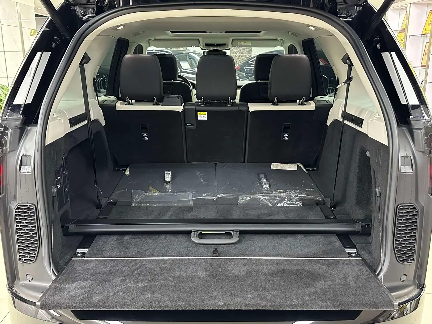 Land Rover Discovery 2022 — Photo 9/20