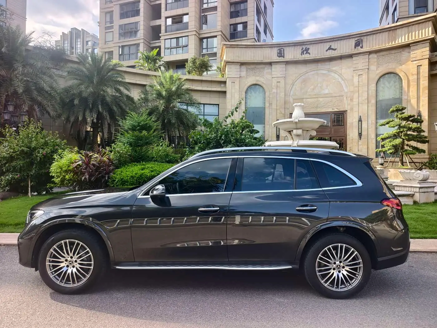 Mercedes-Benz GLC 2023 — Photo 4/15