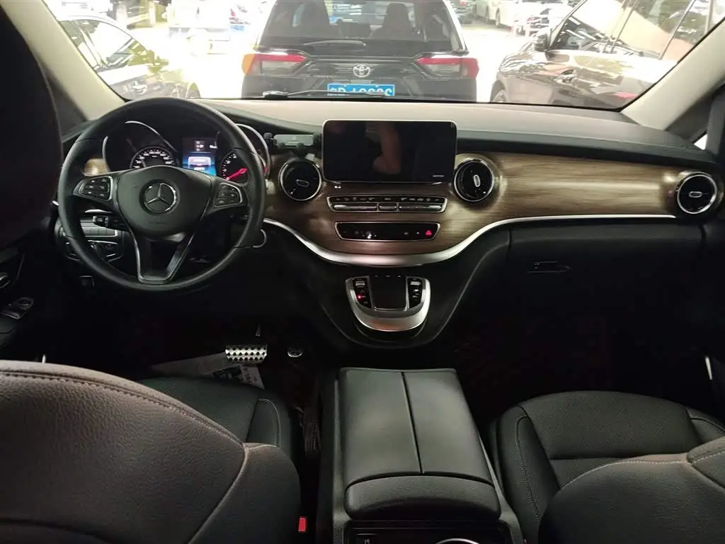 Mercedes-Benz V-Class 2020 — Photo 10/20