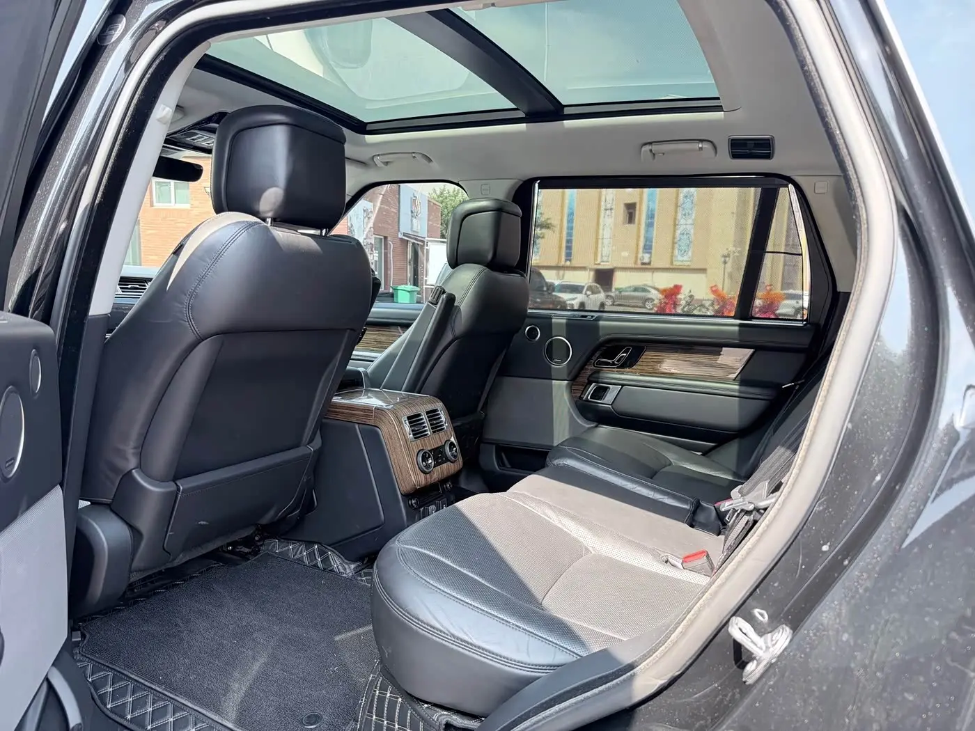Land Rover Range Rover 2018 — Photo 5/9