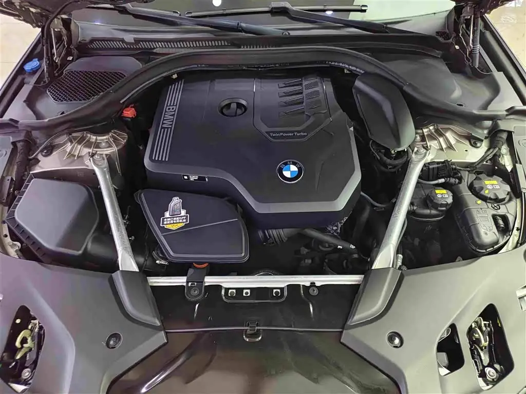 BMW 5 Series 2021 — Photo 17/19