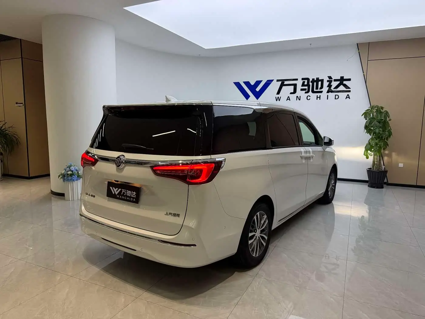 Buick GL8 2023 — Photo 4/9