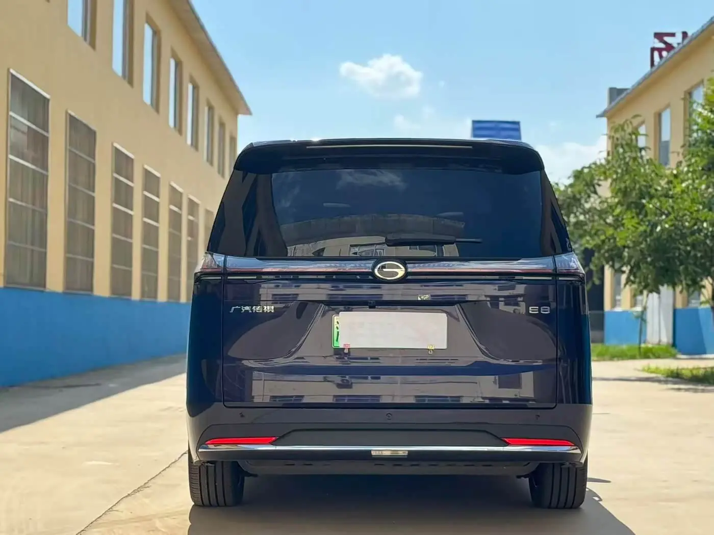 GAC Trumpchi Trumpchi E8 NEV 2024 — Photo 8/9