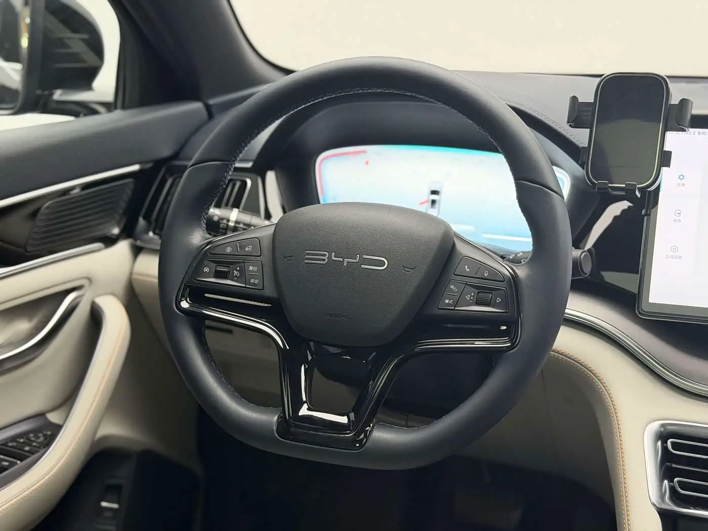 BYD Song PLUS PHEV 2024 — Photo 8/20