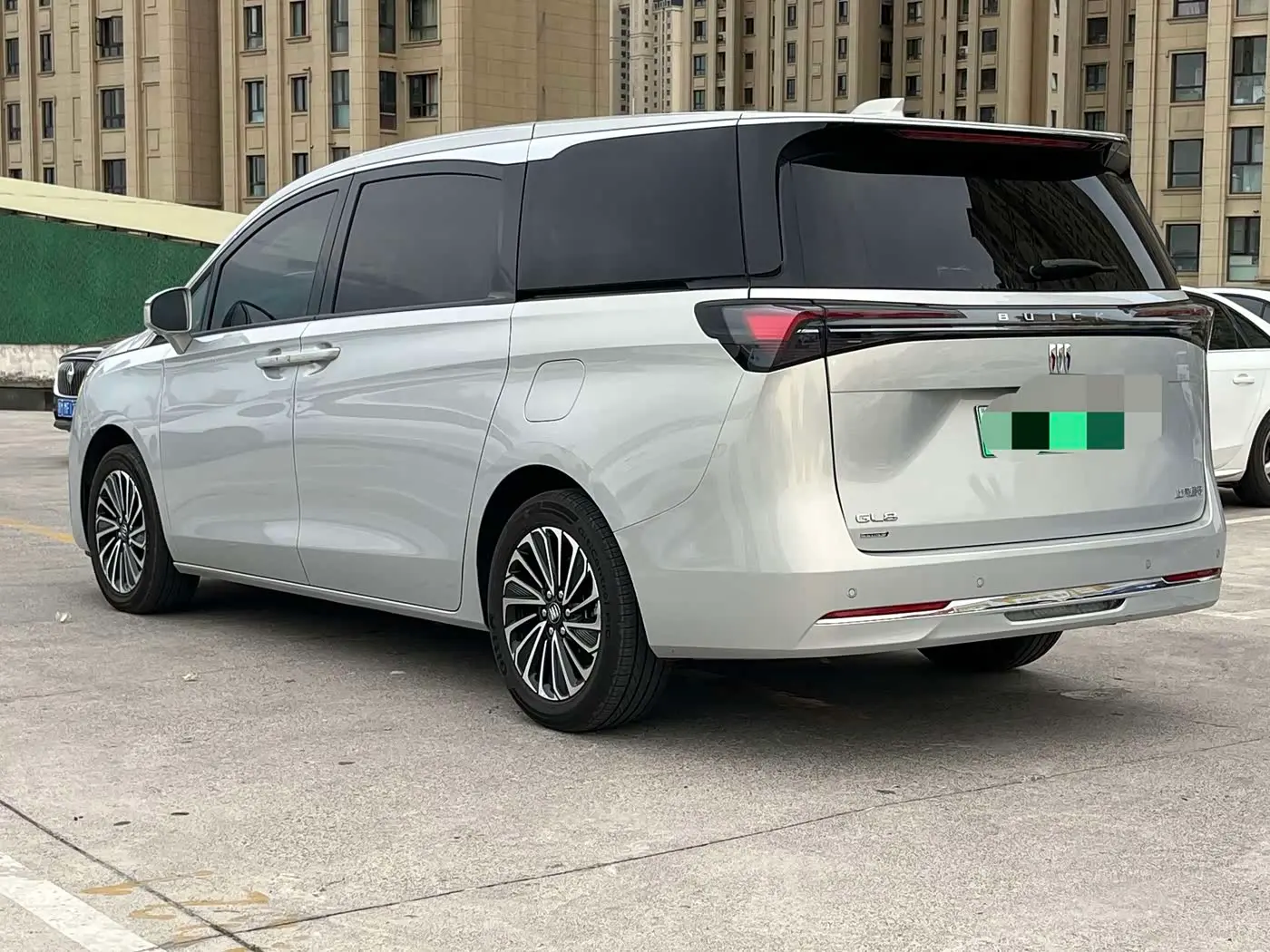 Buick GL8 New Energy 2025 — Photo 10/12