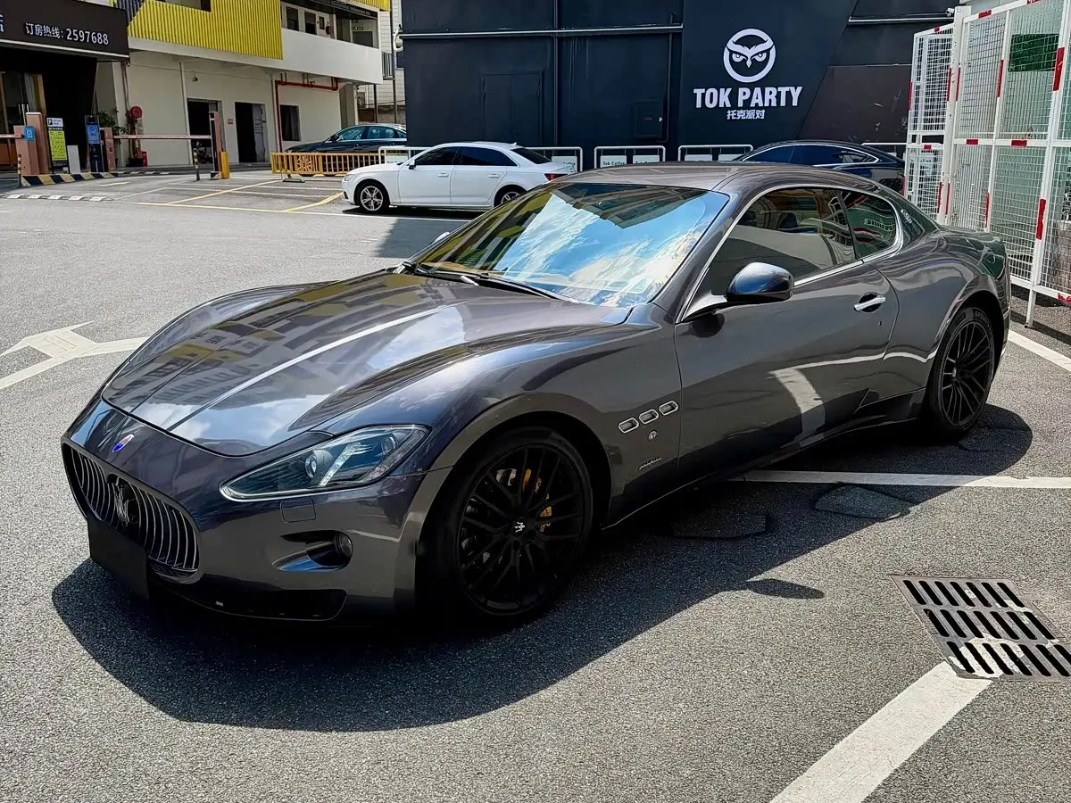 Maserati GranTurismo 2014 — Фото 1/9