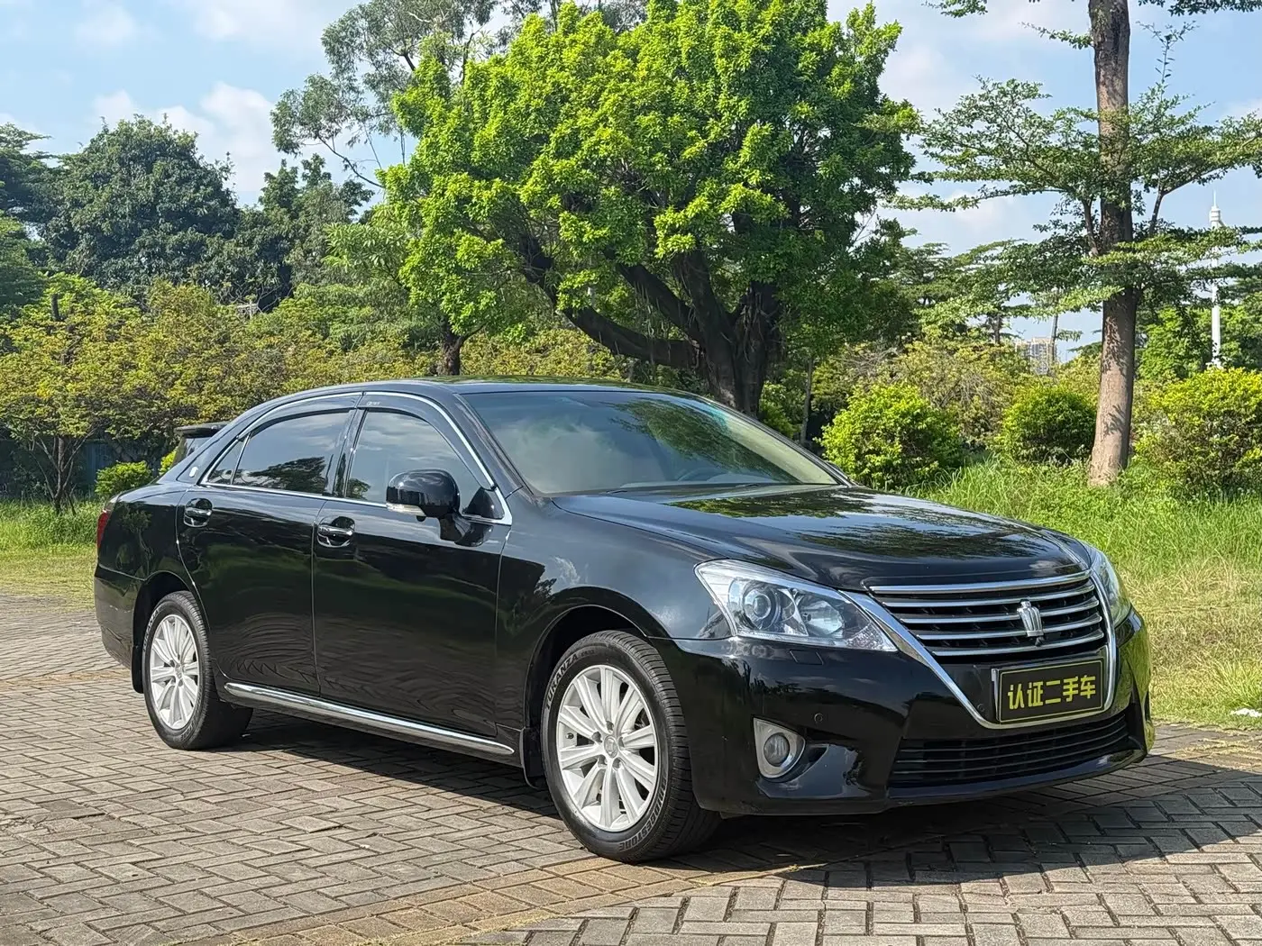 Toyota Crown 2014 — Photo 3/17