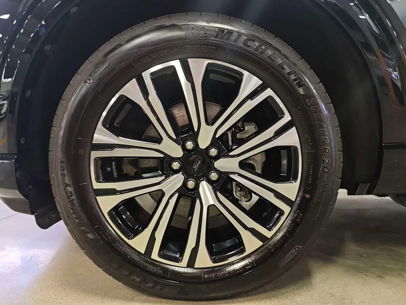 Ford Explorer 2024 — Photo 17/17