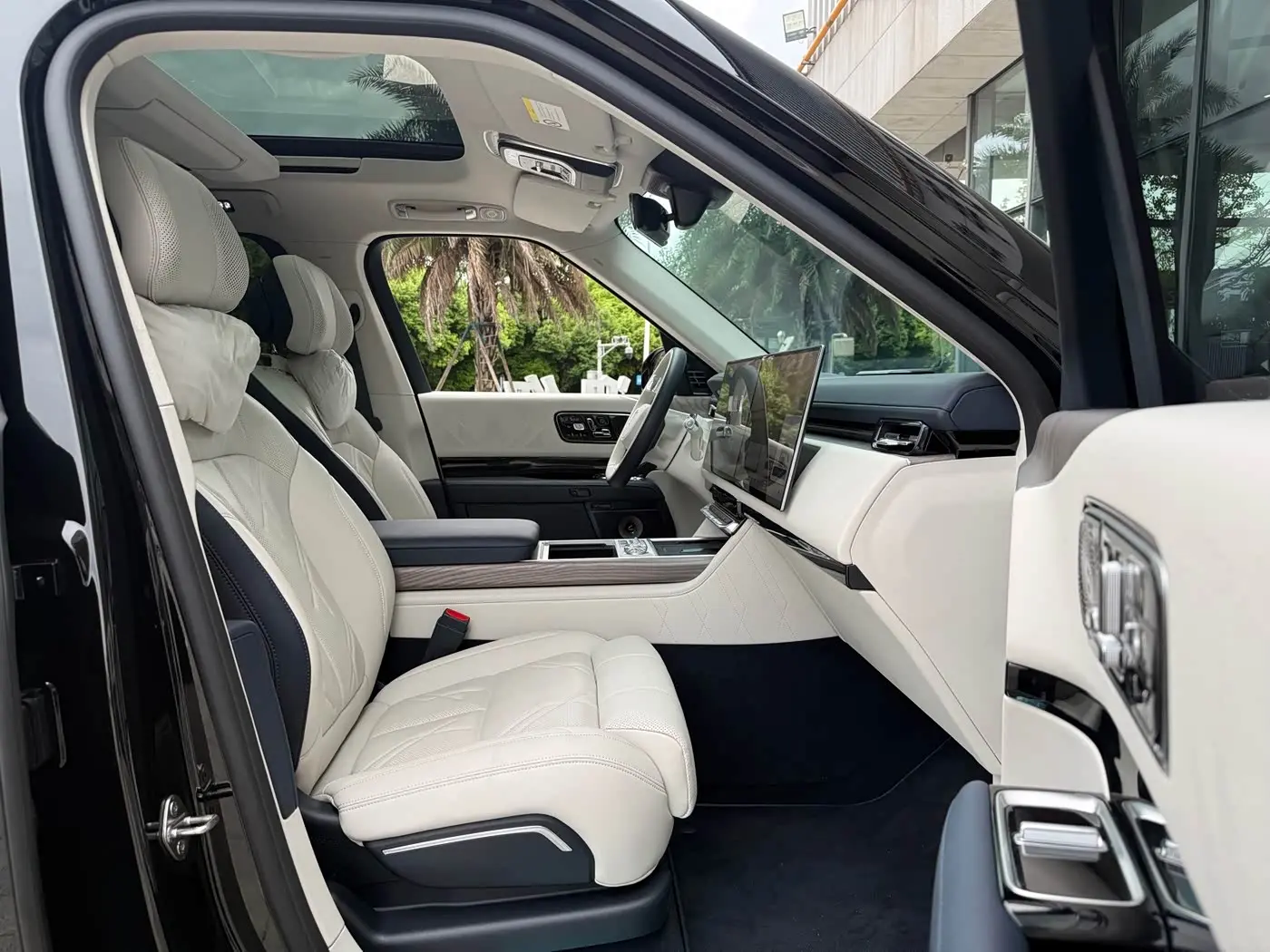 ZEEKR 9X 2026 — Photo 13/17