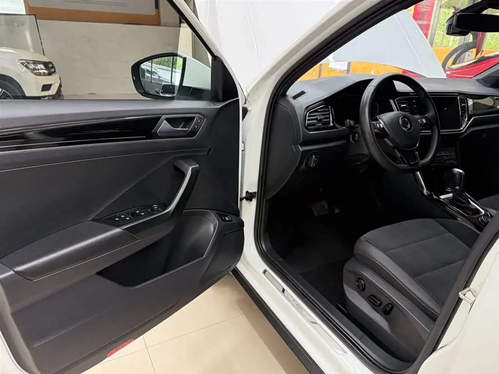 Volkswagen T-ROC 2021 — Photo 8/20